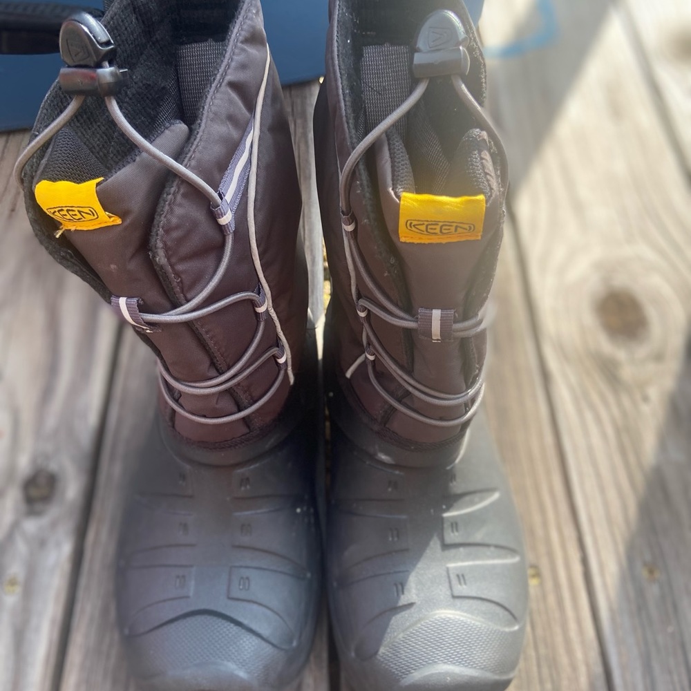 Keen snow boots
